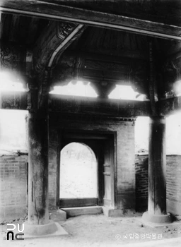 서울 경복궁 중 영추문 문루 후측면