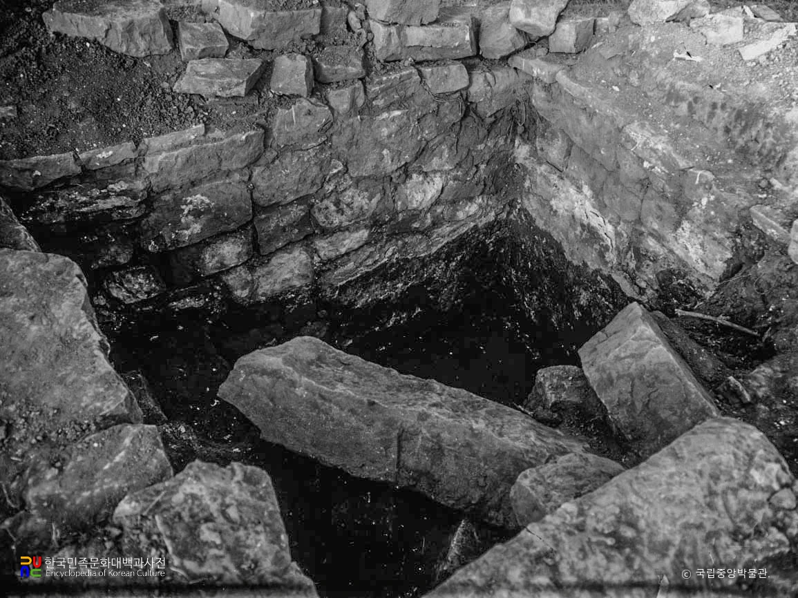 평안남도 대동군 고산리 7호분 현실 북벽과 동벽