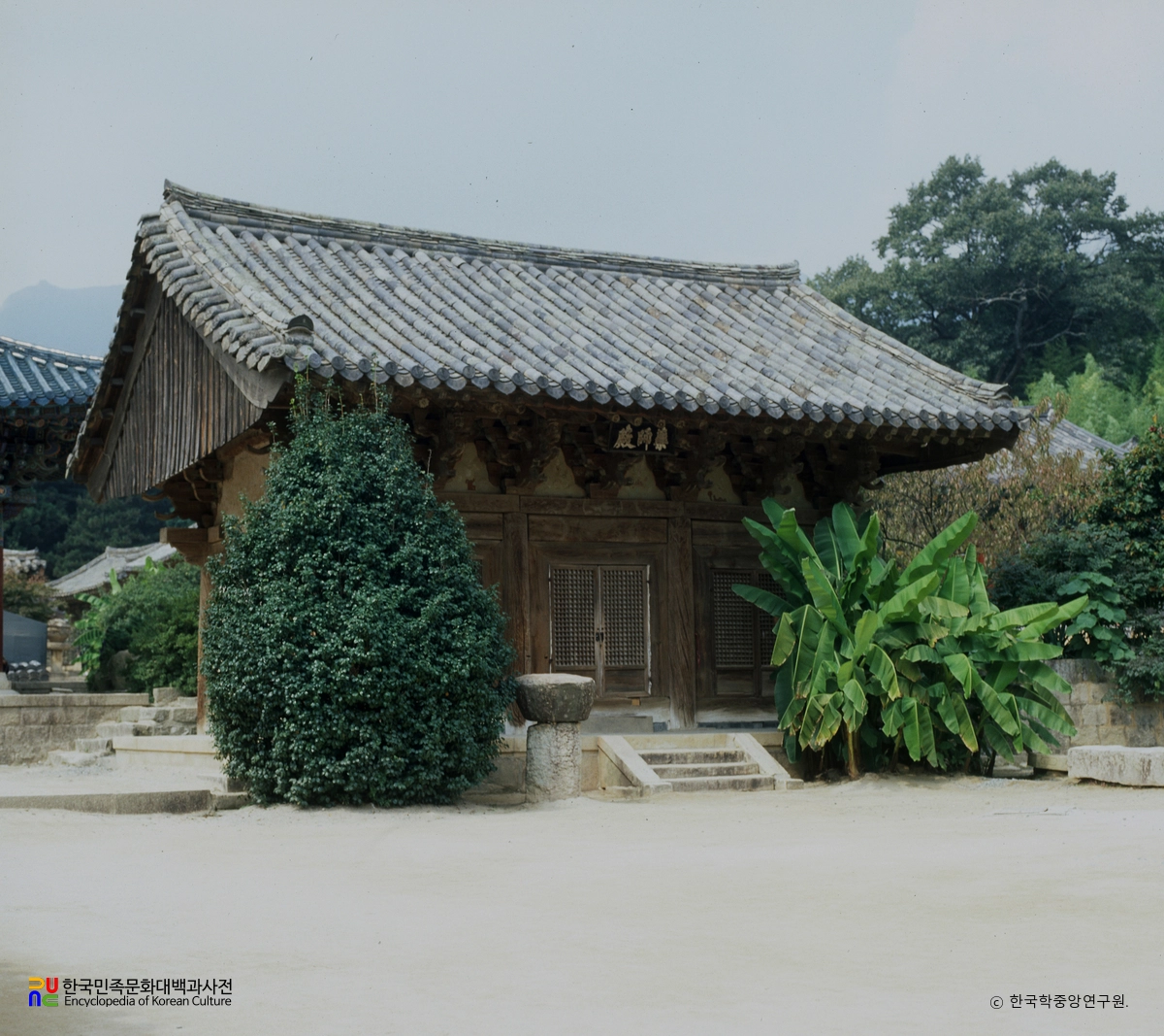 양산 통도사 약사전 정측면
