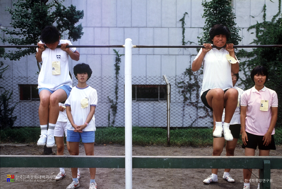 학교체육 / 오래매달리기