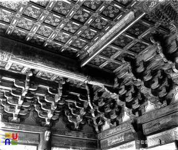 서울 창경궁 명정전 천장과 내부 공포