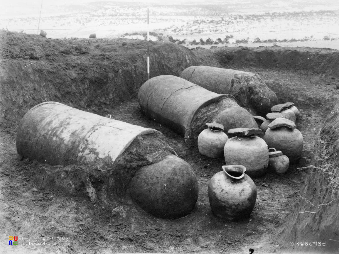 나주 반남 고분군 중 신촌리 9호분 갑관과 을관과 병관 출토 상태