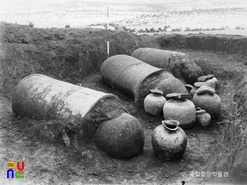 나주 반남 고분군 중 신촌리 9호분 갑관과 을관과 병관 출토 상태