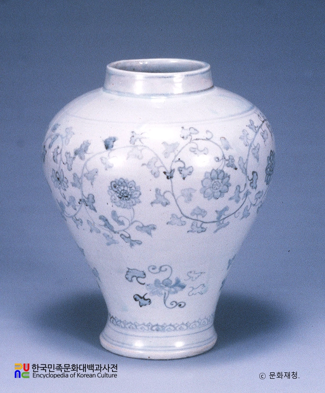 백자 청화보상당초문 항아리