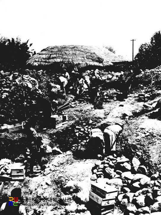 경주 대릉원 일원 중 호우총과 은령총 발굴 모습