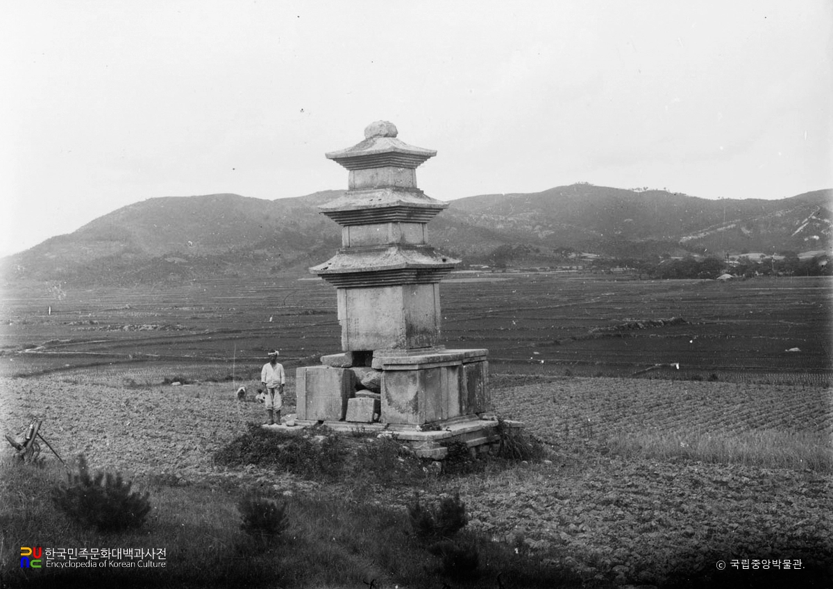경주 황복사지 삼층석탑 남서면