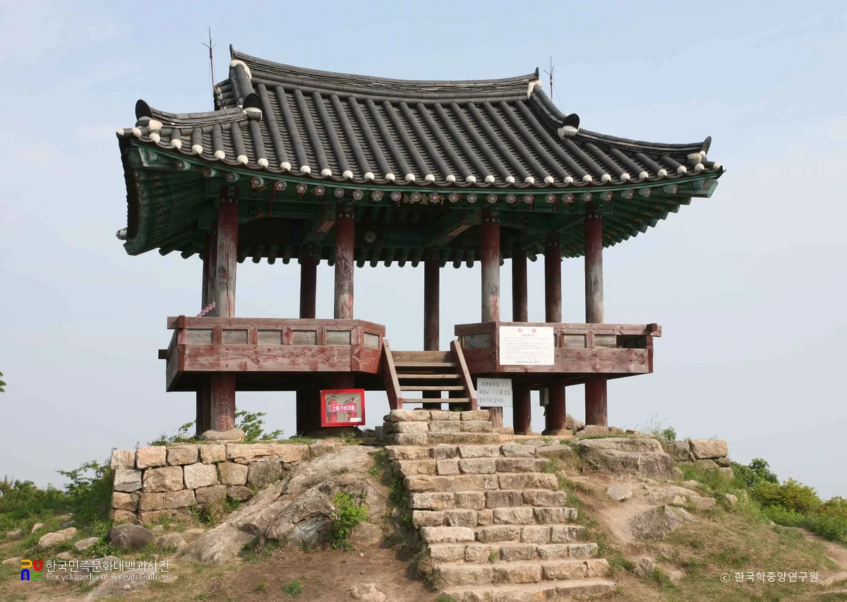 대전 보문산성 누각 정면