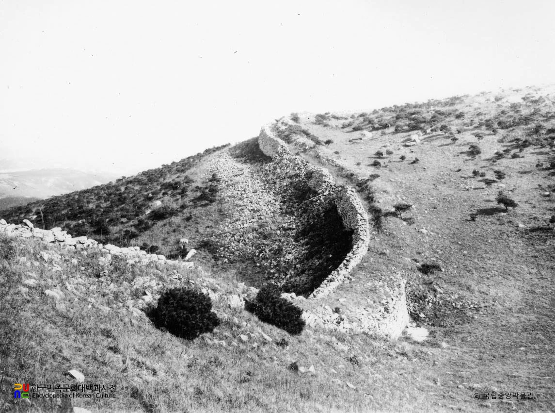 경주 신대리성 북벽 전경