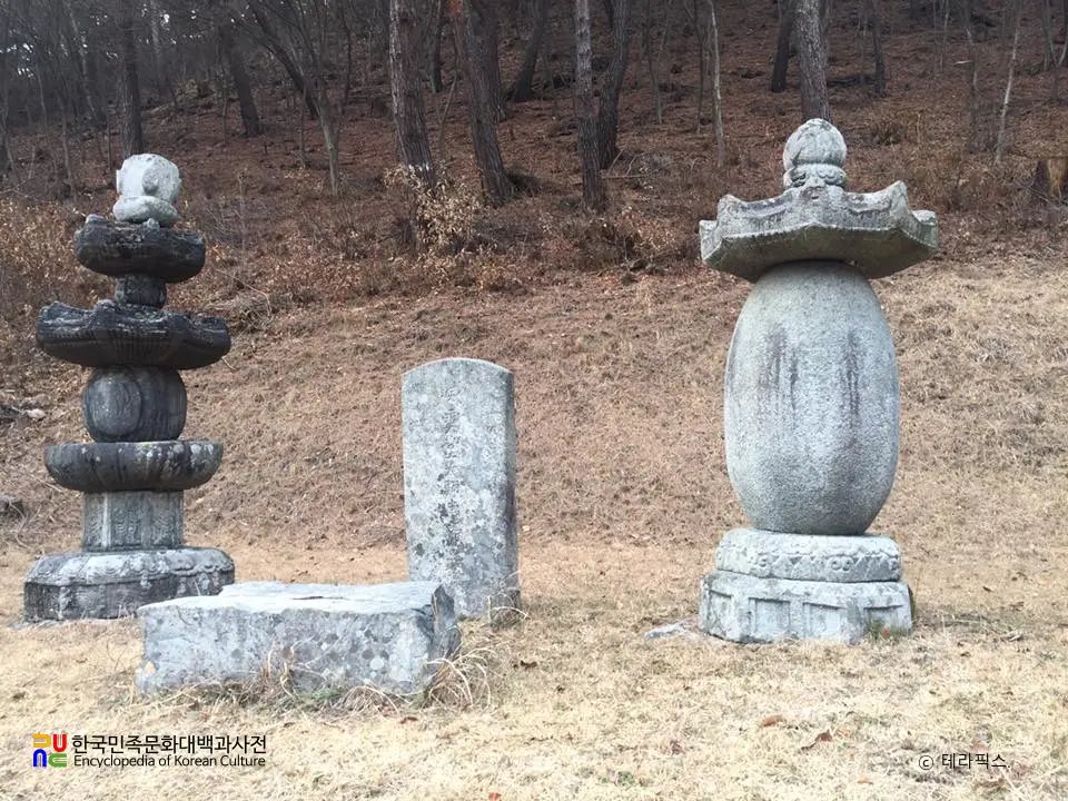 예산 향천사 부도 정면