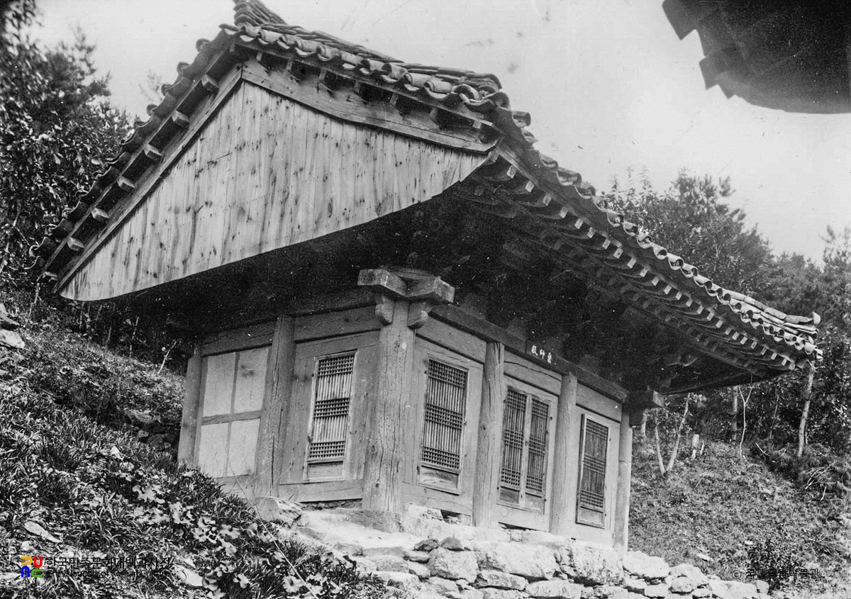 고창 선운사 중 참당암 약사전 우측면