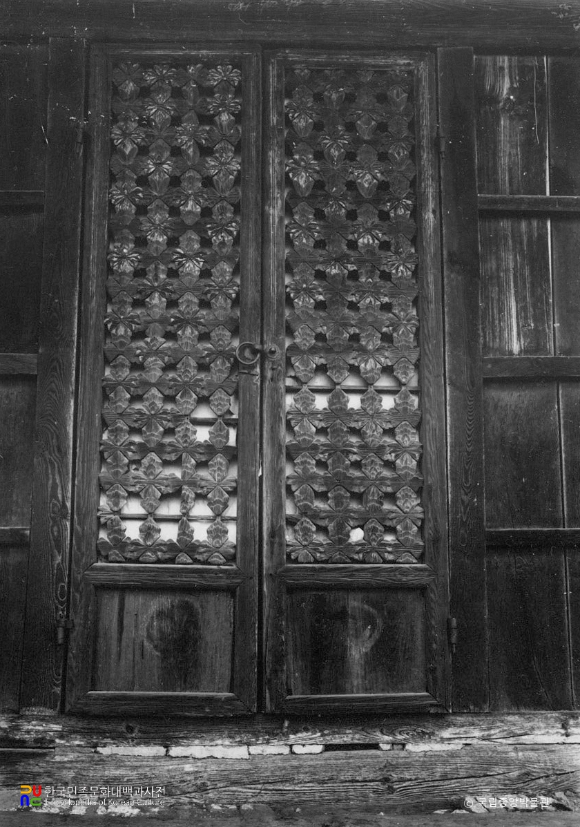 순천 안국사 대웅보전 문비