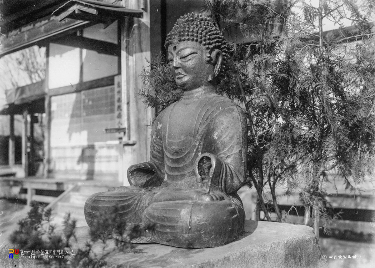 충주 철조여래좌상