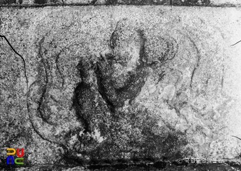 구례 화엄사 사사자 삼층석탑 좌측 하부 기단의 천인상