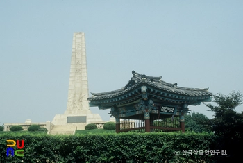 고양 행주대첩비 중 재건비와 구비각 전경