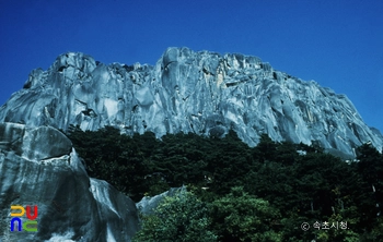 설악산 천연보호구역 울산바위