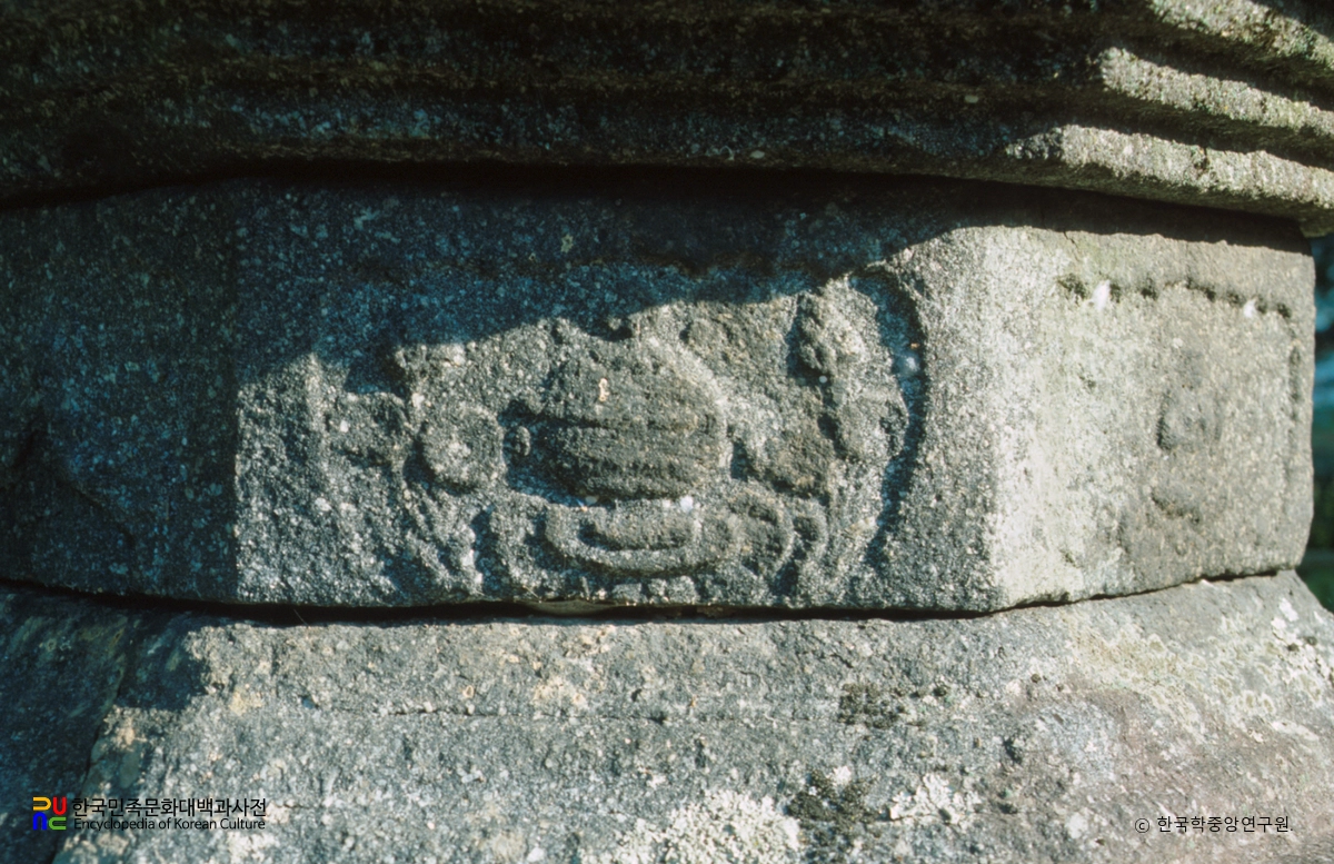 남원 실상사 증각대사탑 보살좌상