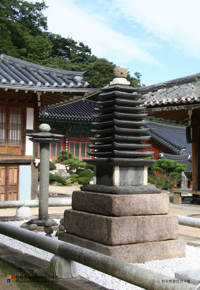 합천 해인사 원당암 다층석탑 및 석등