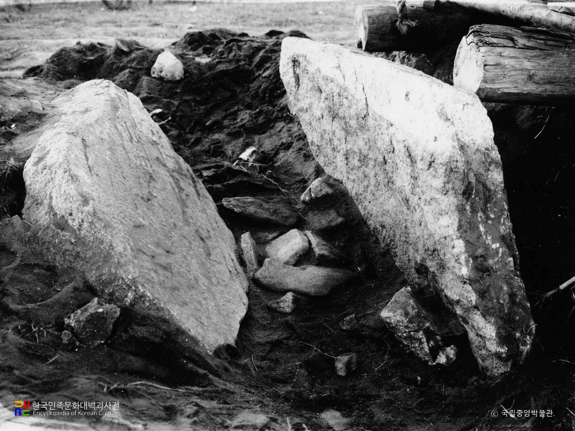 인천 학익리 고인돌 3호분 발굴 후 석곽