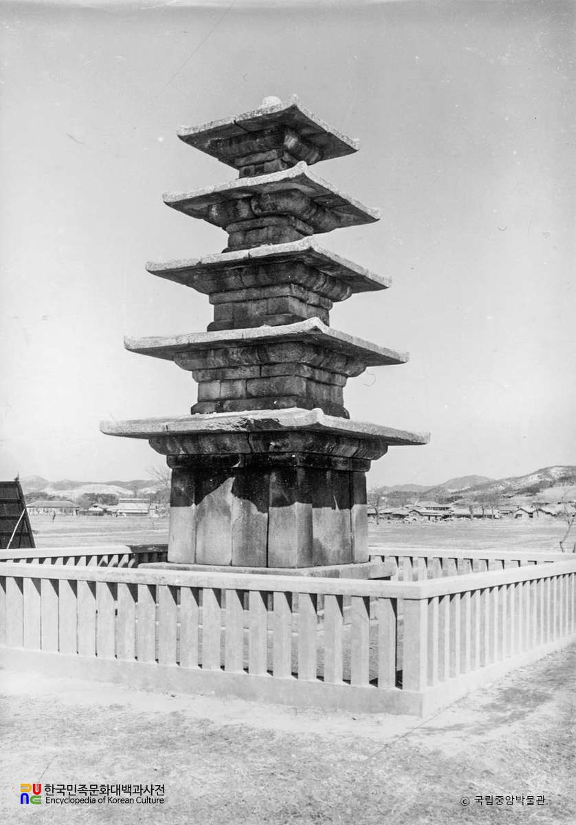 부여 정림사지 오층석탑 정측면