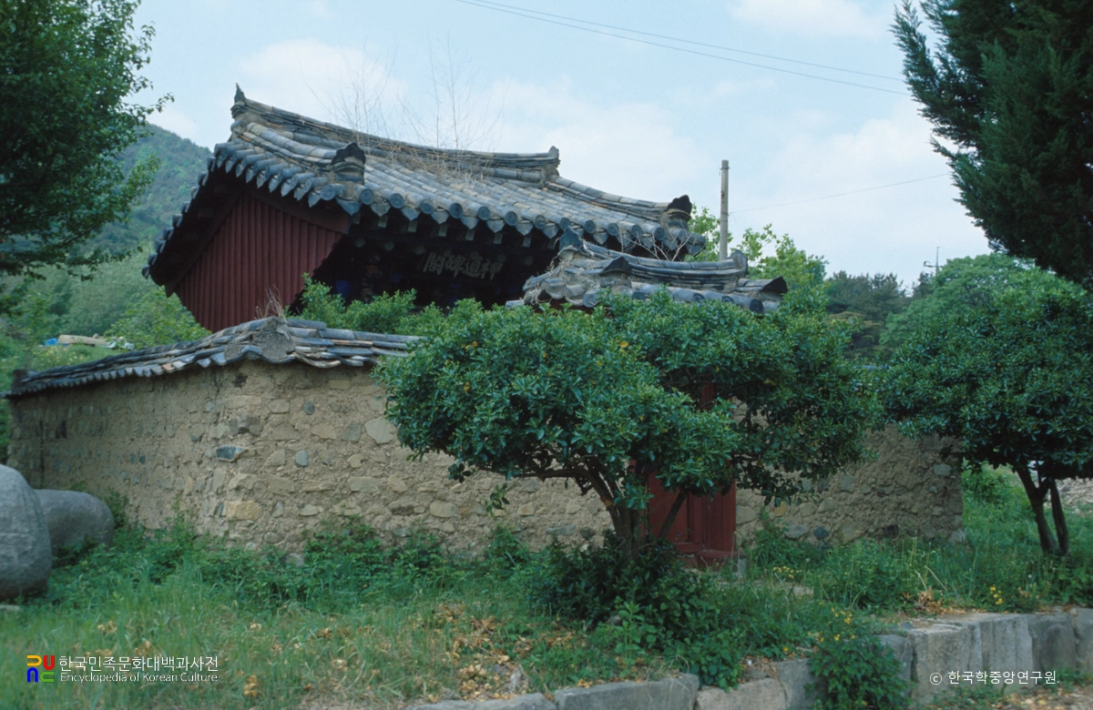 경주 구산서원 중 신도비각 정측면