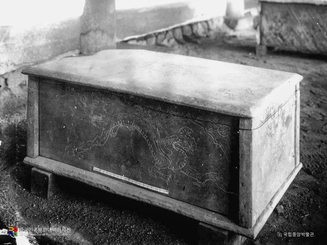 서울 전 유방헌 석관 측면