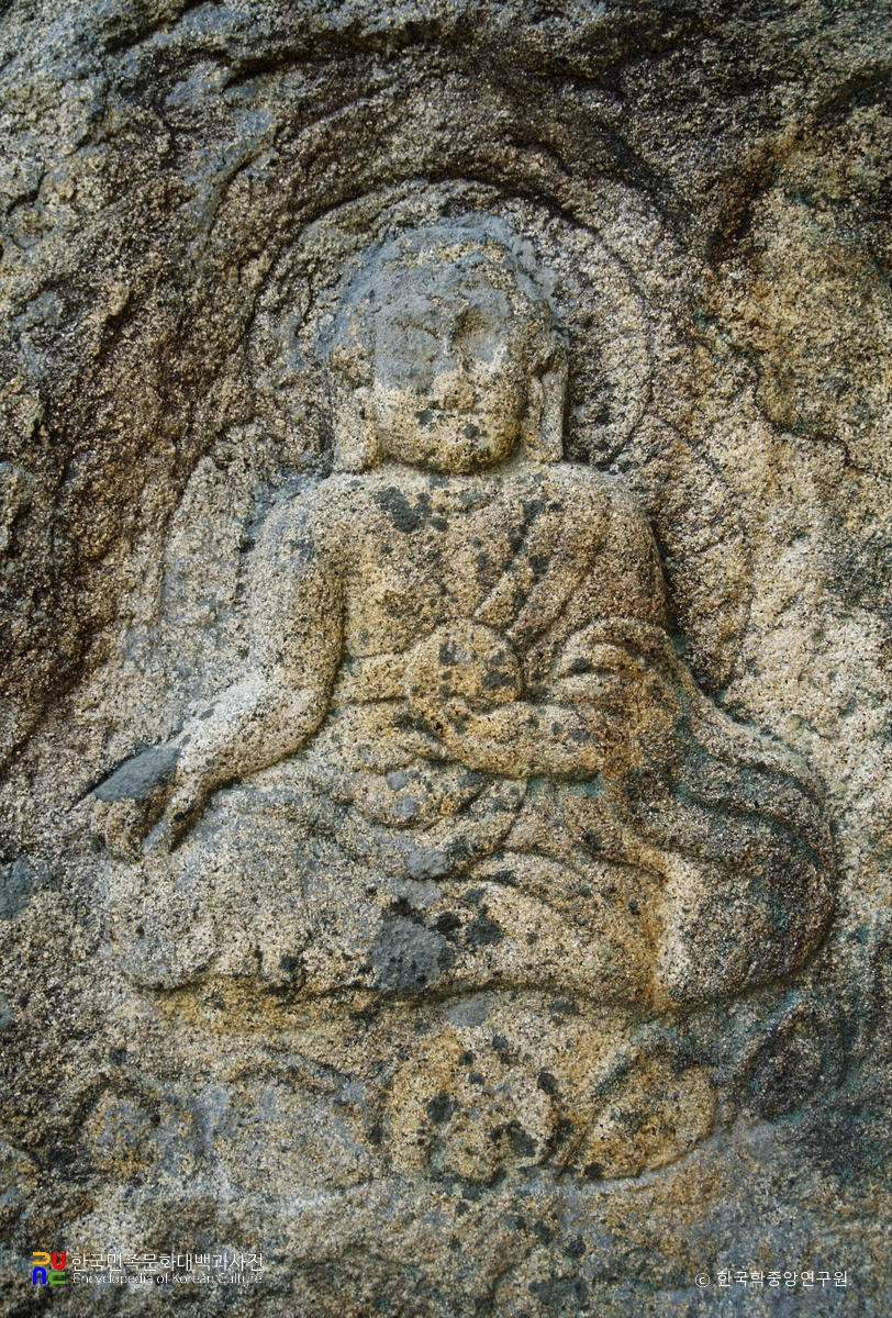 경주 배리 윤을곡 마애불좌상 중 우측 불상