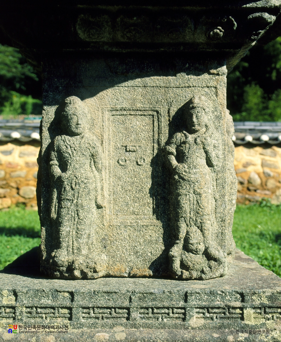 남원 실상사 백장암 삼층석탑 탑신 문비와 신장상