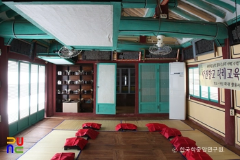 사천향교 명륜당 내부