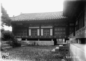 서울 경복궁 중 교태전 후면의 건순각 서면