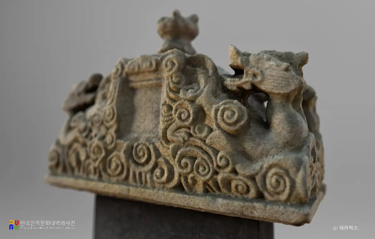 서산 보원사지 법인국사탑비의 이수 우측면