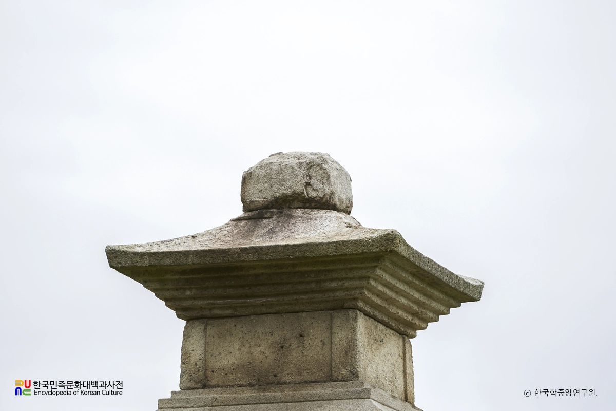 경주 황복사지 삼층석탑 3층 탑신과 상륜부