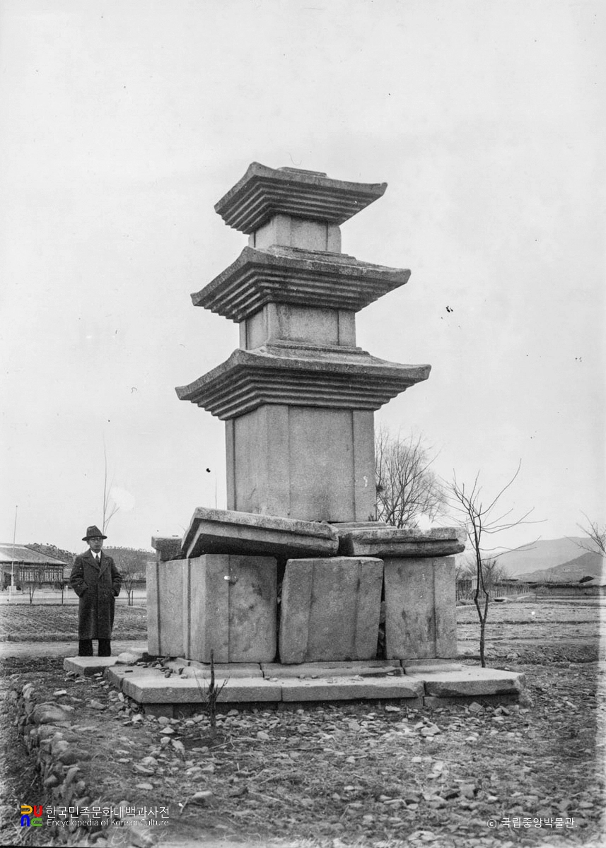 청도 봉기동 삼층석탑 남서면