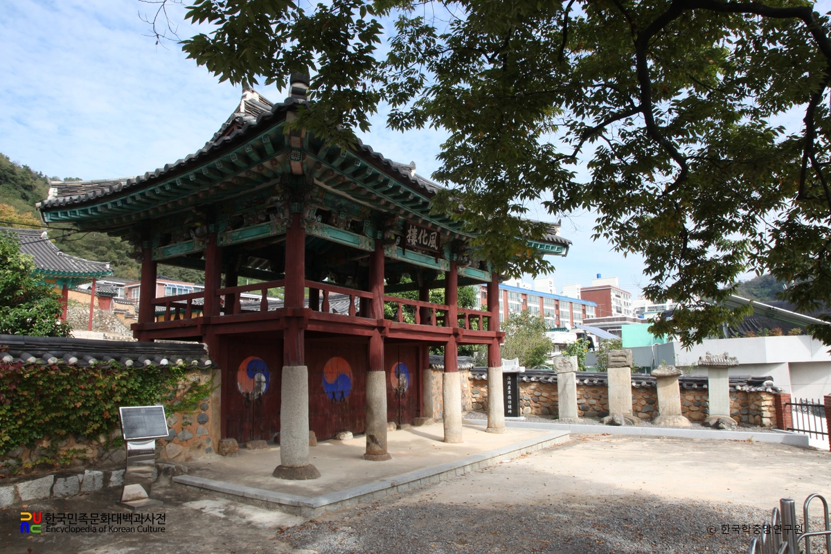 창원 창원향교 중 풍화루 좌측면