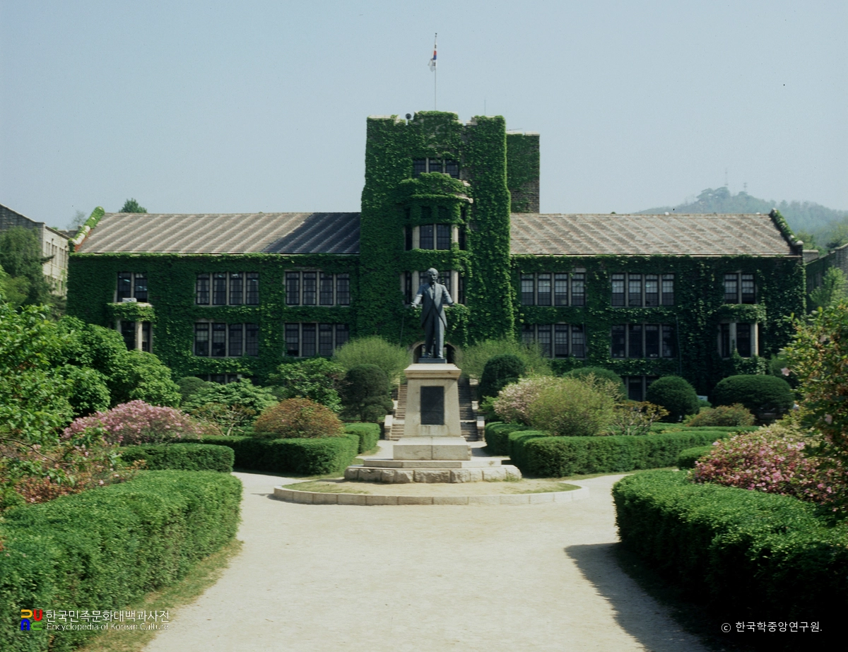 서울 연세대학교 언더우드관 정면