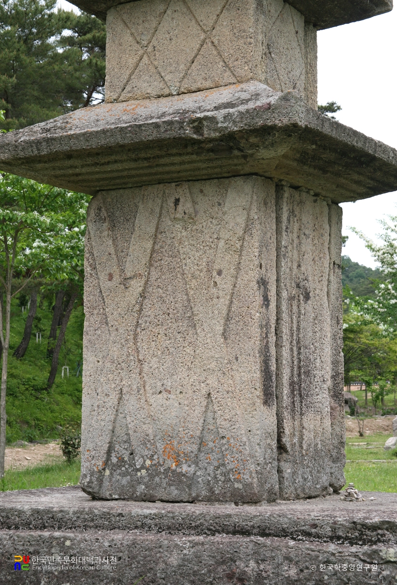 화순 운주사 쌍교차문 칠층석탑