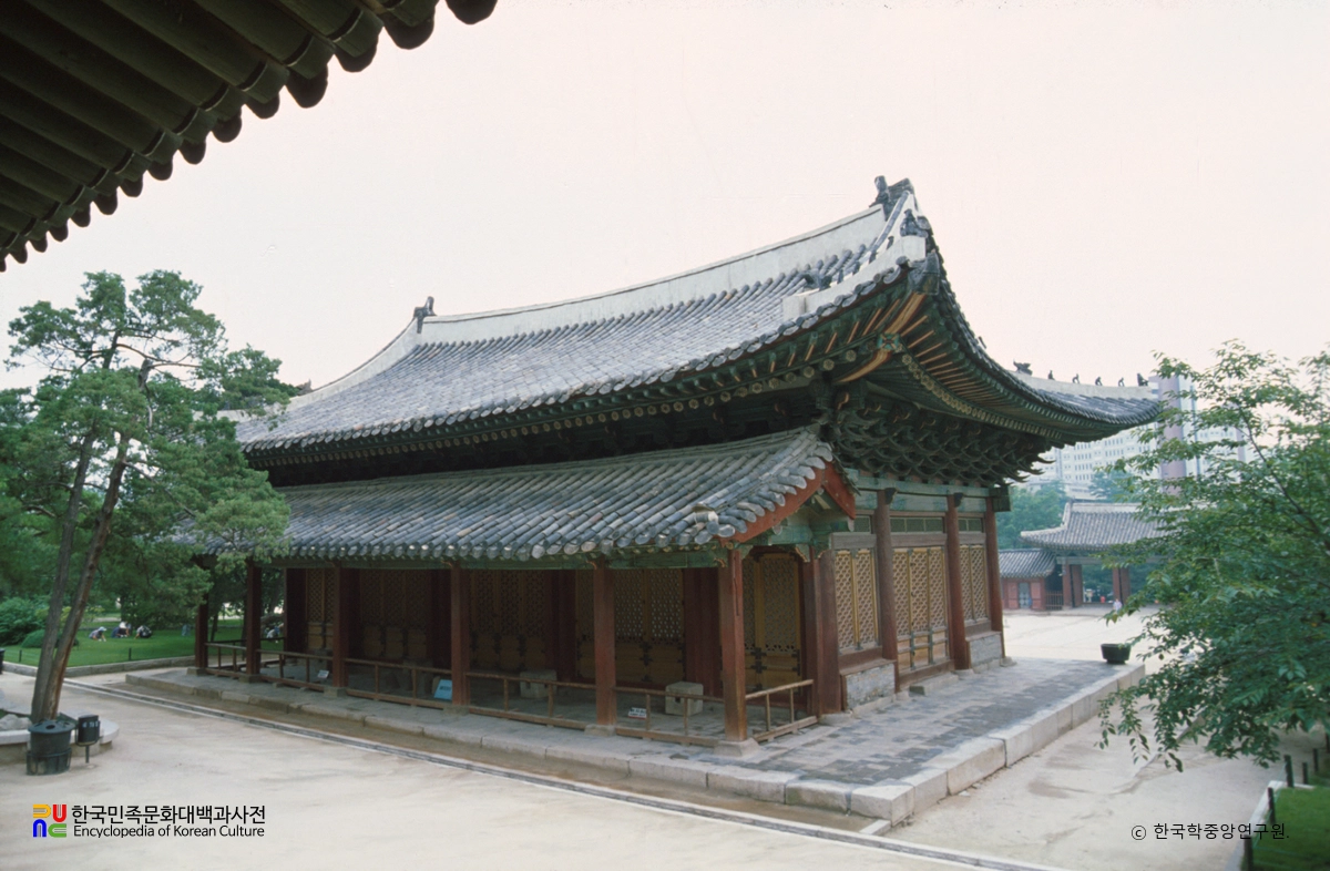 창경궁 명정전 후복도