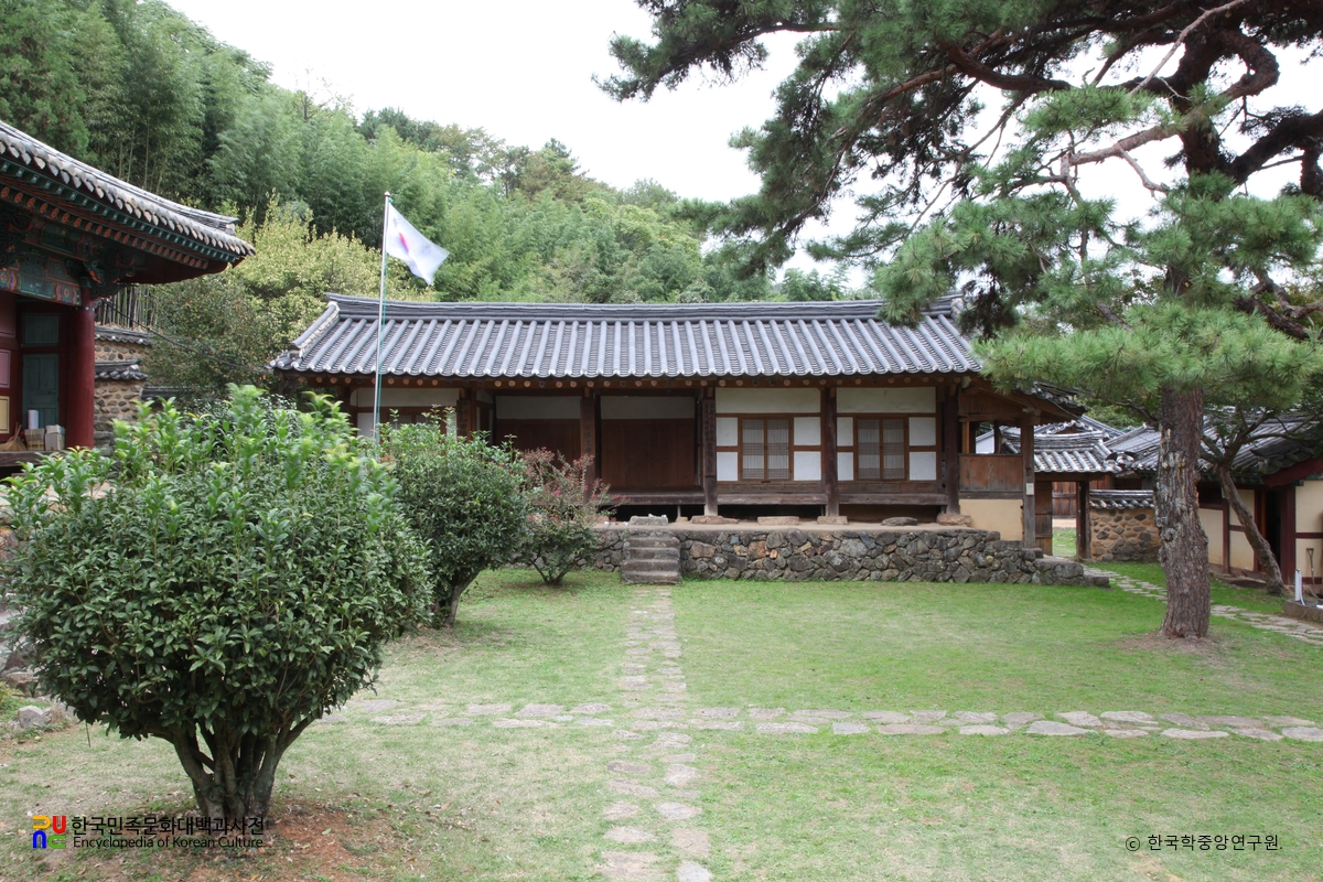 밀양향교 동재 정면