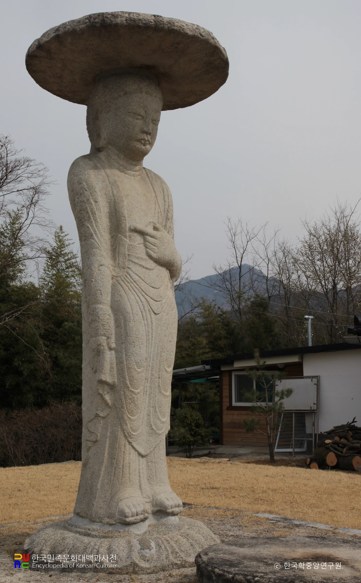 거창 양평리 석조여래입상 좌측면