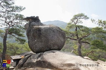 영월 무릉리 마애여래좌상 좌측면