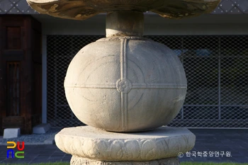 충주 정토사지 홍법국사탑 탑신부