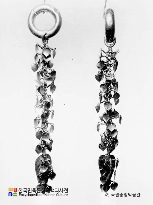 경북 경주 은령총 출토 금제수식