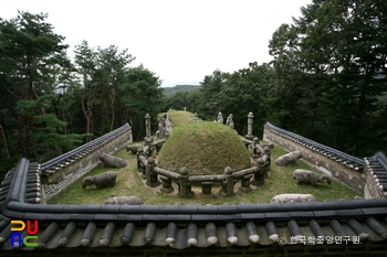 남양주 조선 선조 후궁 공빈김씨 성묘의 후면