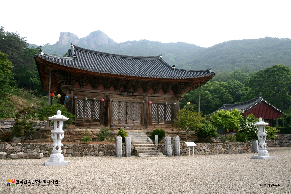 부안 개암사 대웅전 정측면