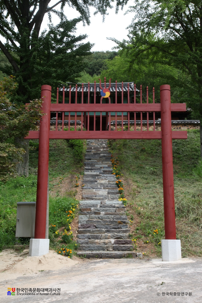 사천 구계서원 홍살문 정면