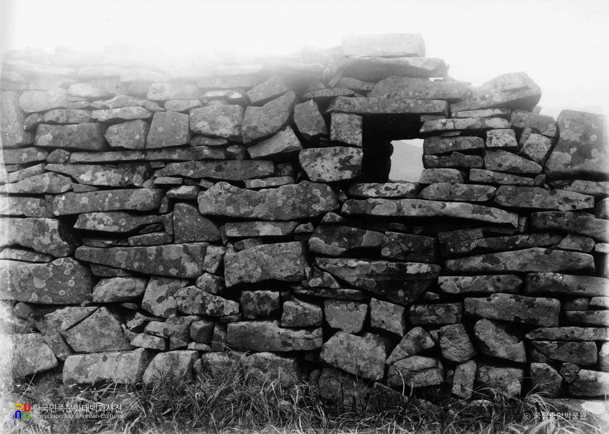 회령 오국성 성벽 총안