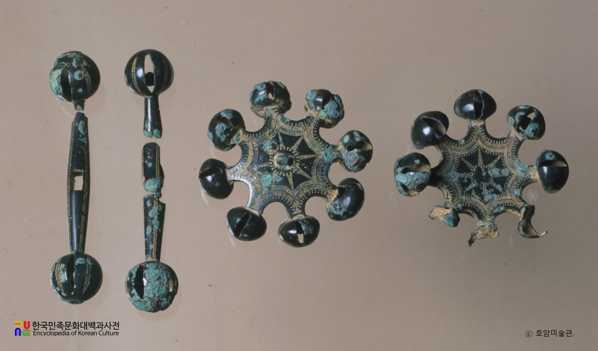 청동제팔두령과 쌍두령