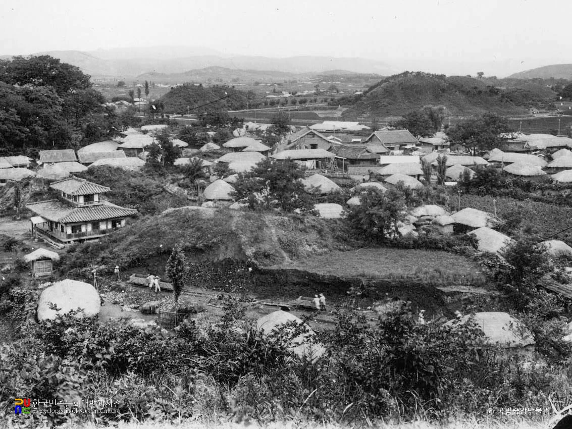 경주 대릉원 일원 중 서봉총 발굴 초기 봉토
