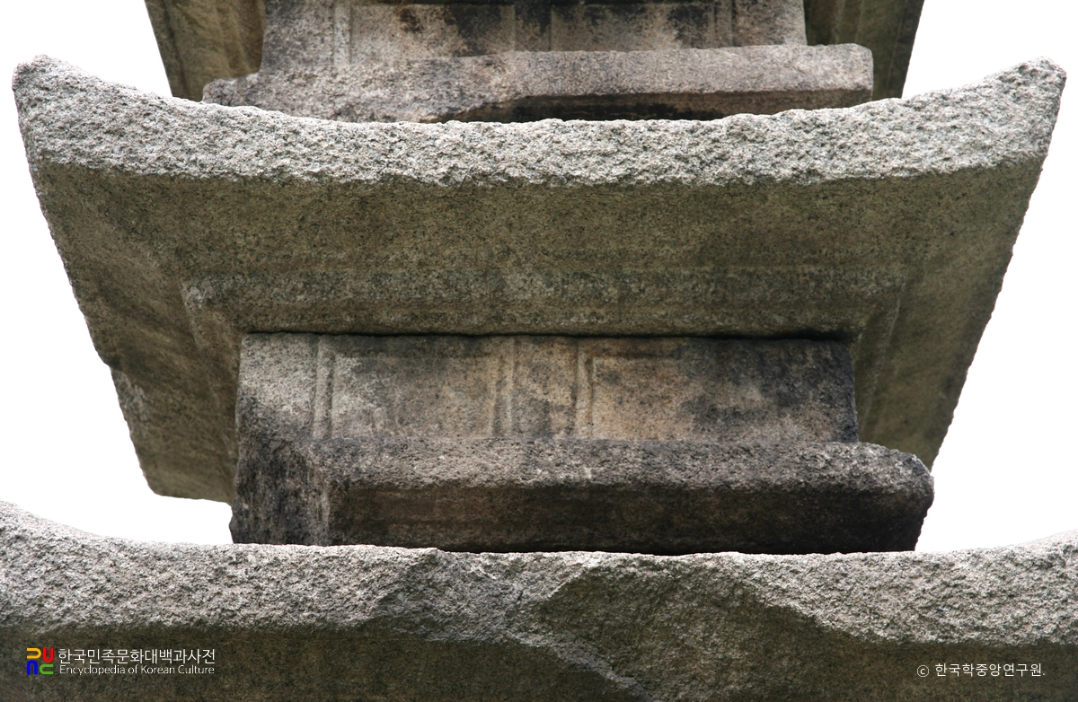 서울 홍제동 오층석탑 옥개석과 탑신