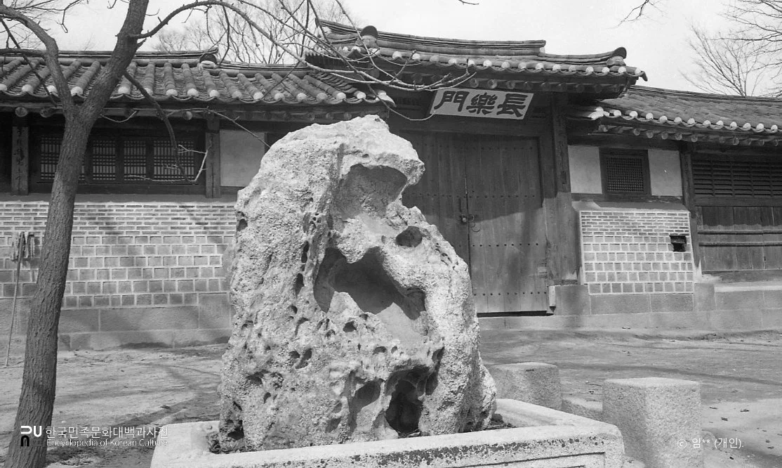청덕궁의 장락문 모습