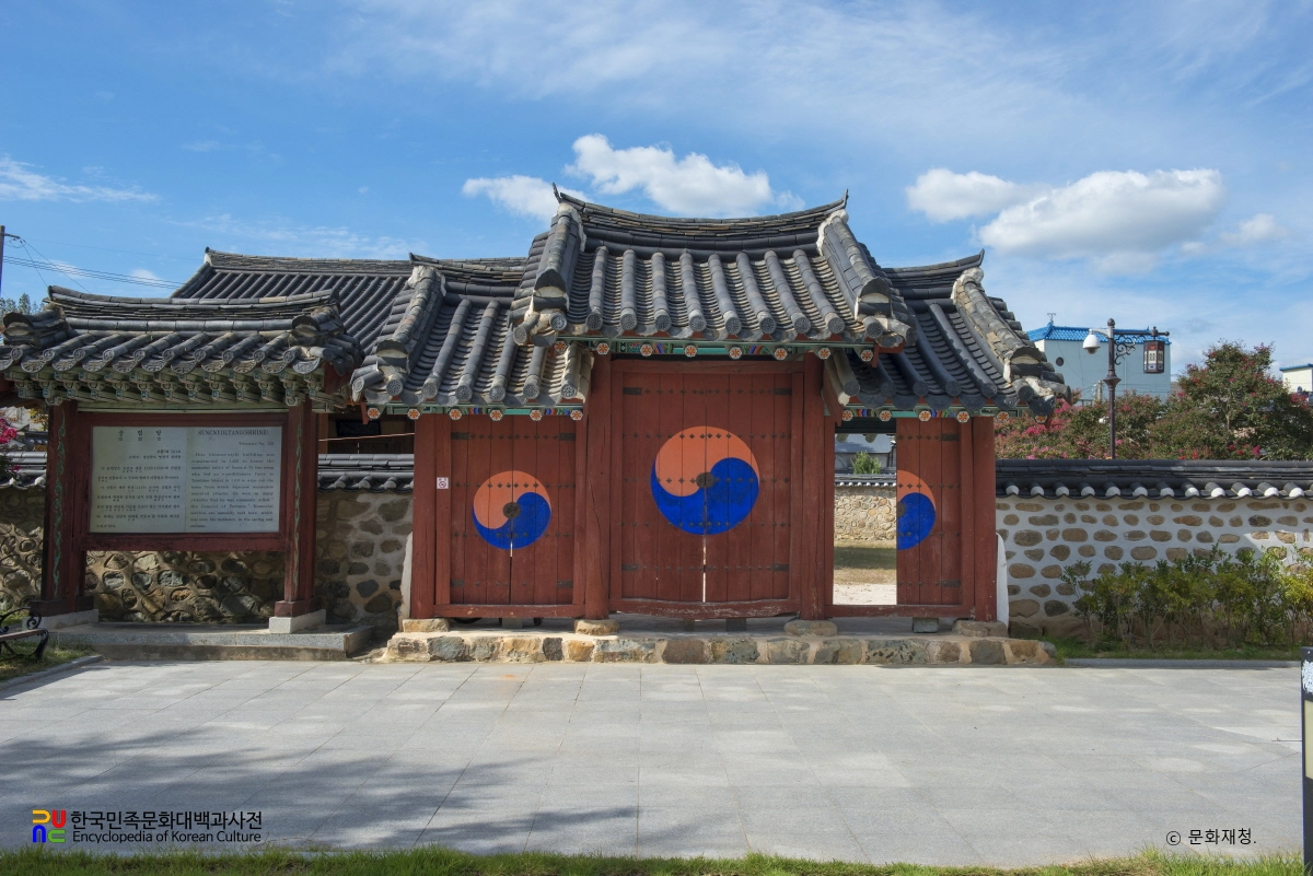 영천 숭렬당 중 외삼문